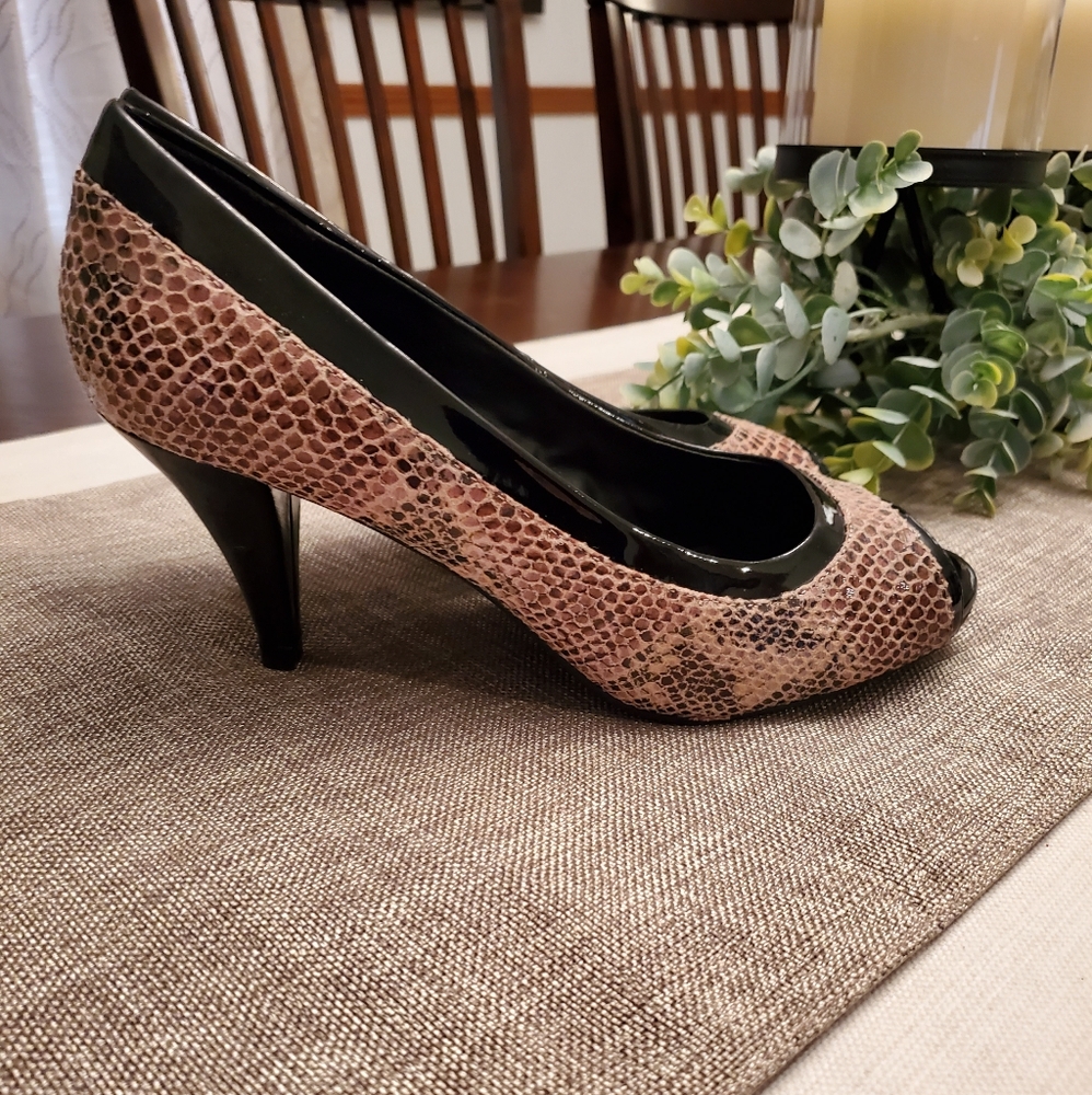 Snakeskin Open Toe Pump Size 10W NWOB